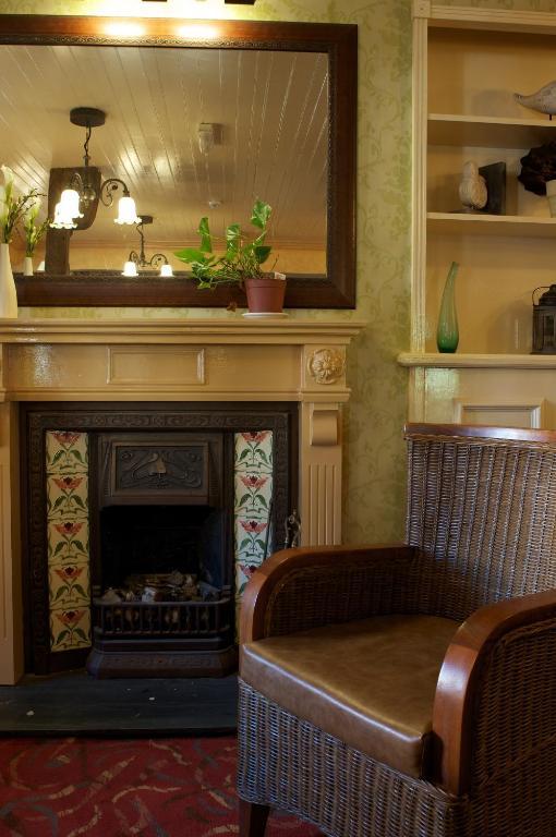 The Roebuck Inn - Relaxinnz Harrietsham Exterior photo